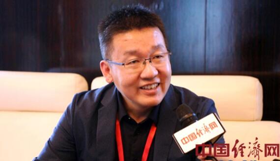 云集高級副總裁張鐵成現(xiàn)場接受采訪