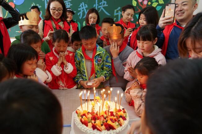 景星小學的孩子們過集體生日